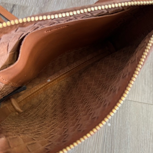 Madewell Women's Puffy Woven Crossbody Bag - Picture 4 of 5